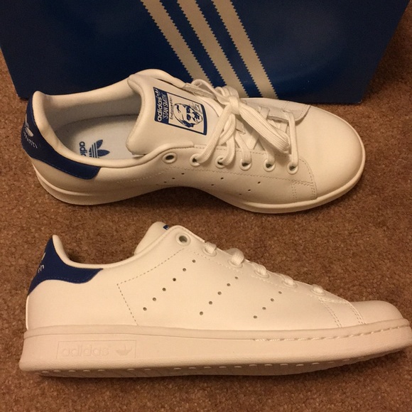 NIB Adidas White/Blue Stan Smith Size 6Y - Picture 1 of 7
